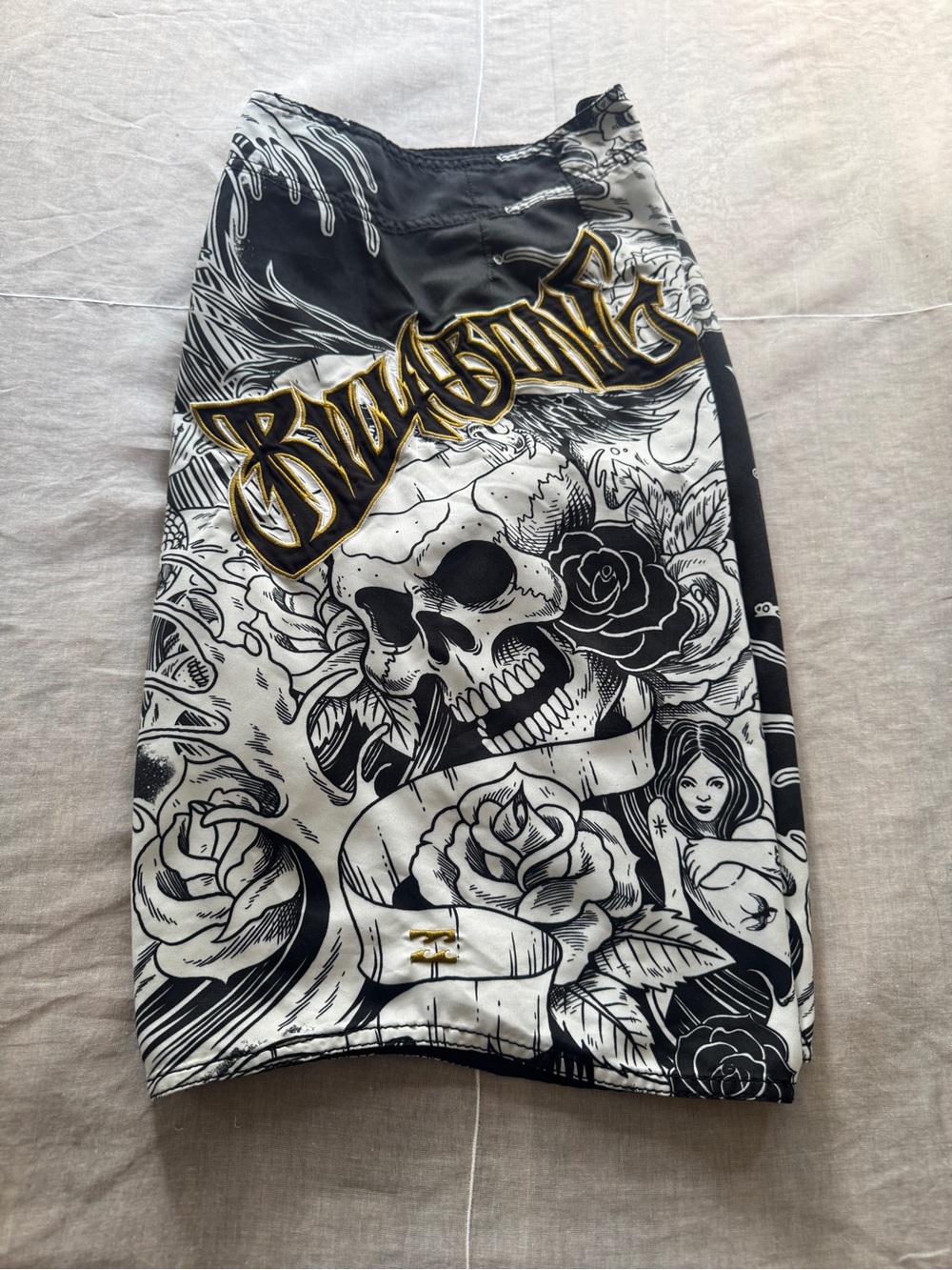 VTG y2k Billabong Board Shorts with Tattoo Art Embroider Gothic Logo inseam 11”